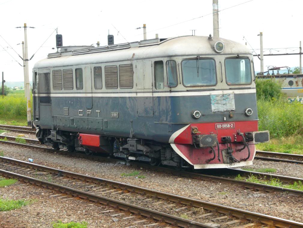 Locomotive diesel-electrice clasa 60-61 P1040652