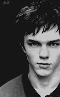 nicolas hoult Avanicolas2