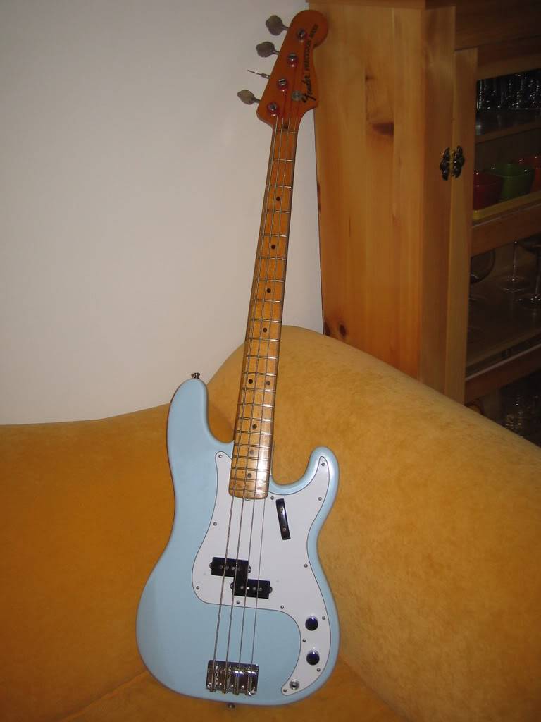 PRECISION BASS IMG_4998