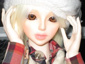 Standing in the window [Luts Dahila] Faceup111