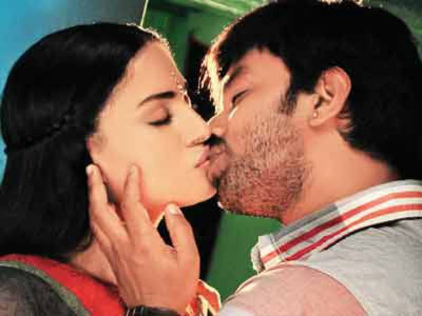 Veena Malik goes extra Bold in Silk Sakkath Maga Movie Veena-Malik-goes-extra-Bold-in-Silk-Sakkath-Maga-Movie-3_zps907808e7
