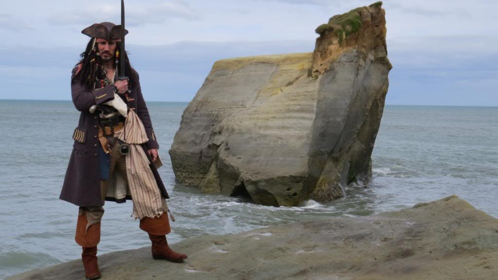 Captain Jack Sparrow in the South Pacific [Pic Heavy] Jackbeach10_zps8a526d55