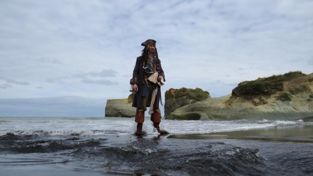 Captain Jack Sparrow in the South Pacific [Pic Heavy] Jackbeach1_zps2deccc30