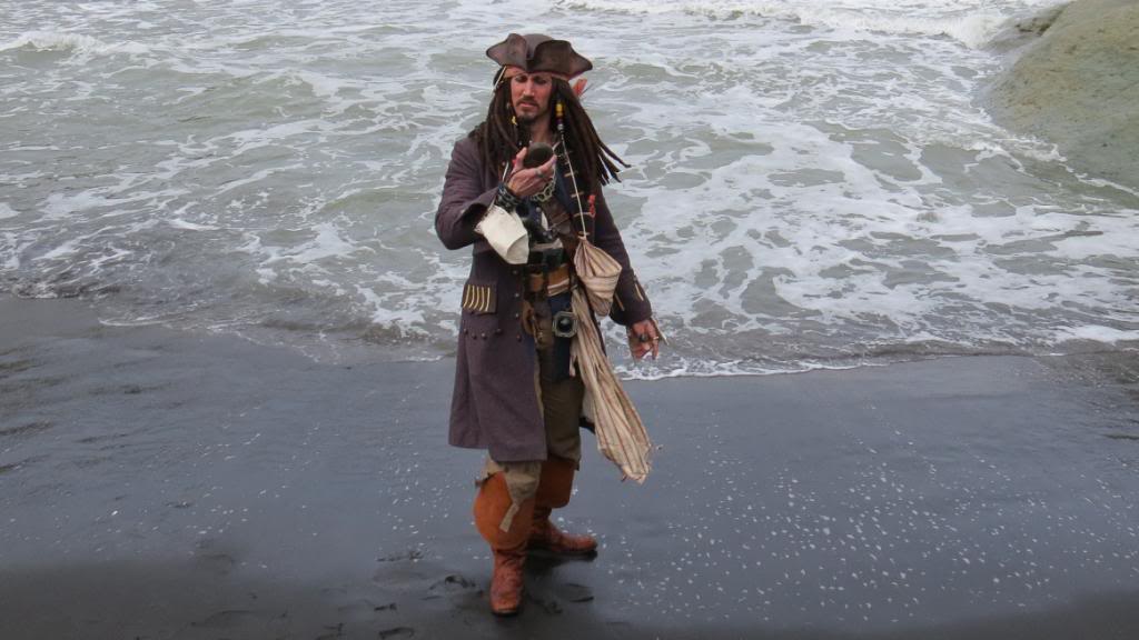 Captain Jack Sparrow in the South Pacific [Pic Heavy] Jackbeach5_zps71e073db