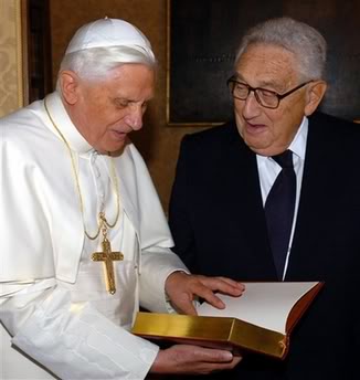 Papstbesuch in Deutschland Kissinger_Pope_Benedict