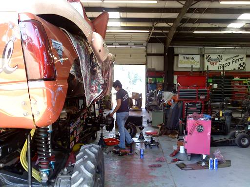 mechanic for grave digger monster truck team Workingontruck