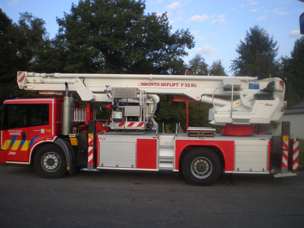 Nouveau Elevateur des pompiers de wavre P9110002