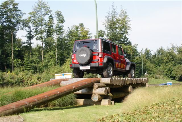 Jeep de démo, strippée pompiers Jeep-4bras1