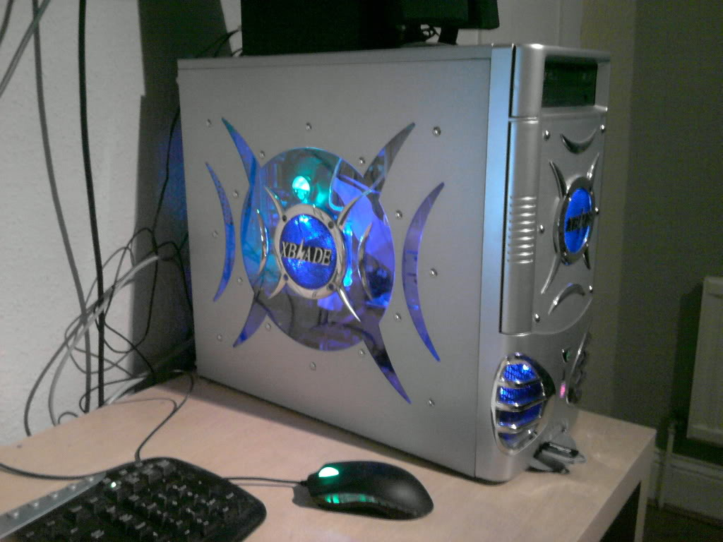 *EVERYONE* Post a picture of your pc's & spec!!! - Page 2 P220409_2058