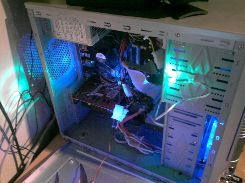 *EVERYONE* Post a picture of your pc's & spec!!! P220409_2103