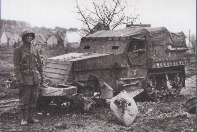 Half track US sous le feu ennemi ou détruit par une mine???? SMN89-Copie