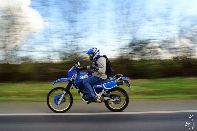 Concours de Mars (ou+) 2015 : "Votre moto sur une photo ..." 00%20DSC25932s_zpskpdiif6y