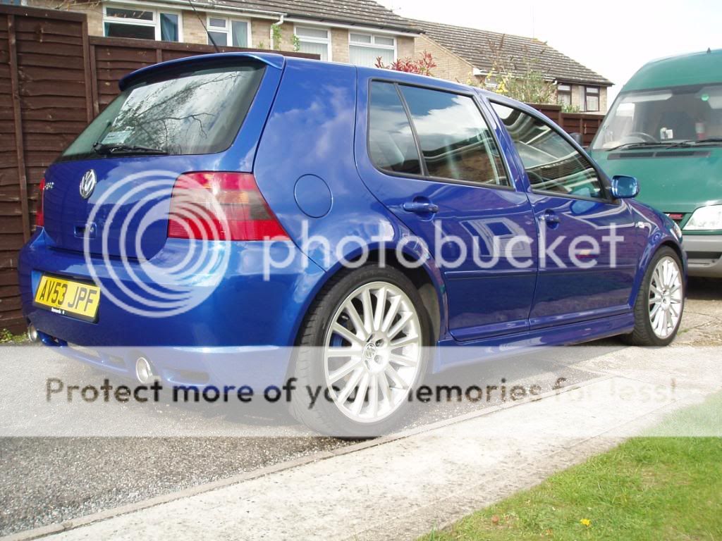 My R32 after polishing (and 5 mins before it rained again) R32aftercleaning010