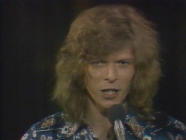 David Bowie - Space Oddity (Live @ Ivor Novello Awards, May 10, 1970) 1dca7c6c32256afab0b89b1198253593