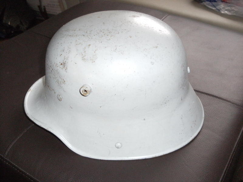Unknown White Painted WW1 German M16 Helmet with Hand Painted National Colours Shield? DSCF0001_zpslwofsqcv