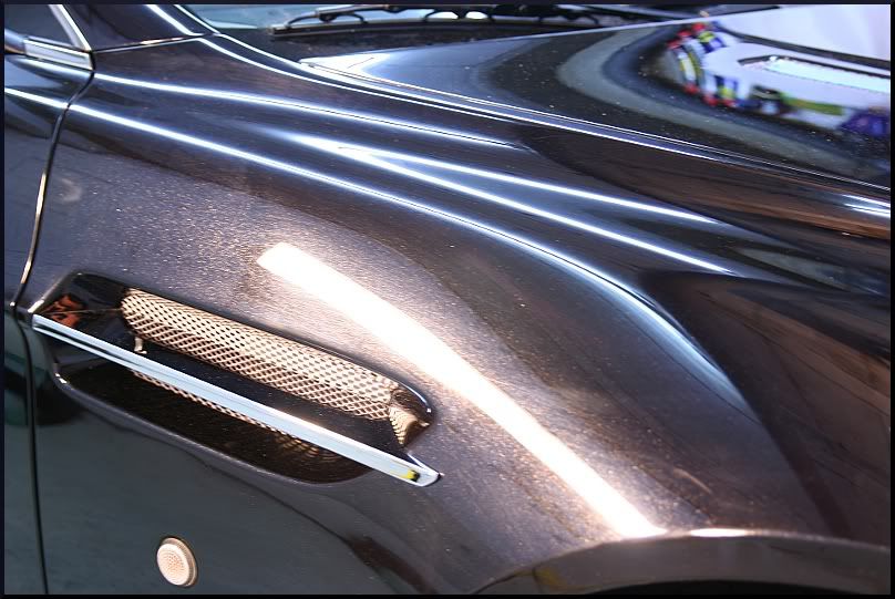 Detail a un Aston Martin Frontwingbefore
