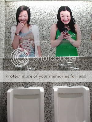 Foto Unik,Lucu,Atau Aneh.... MaleToilet1