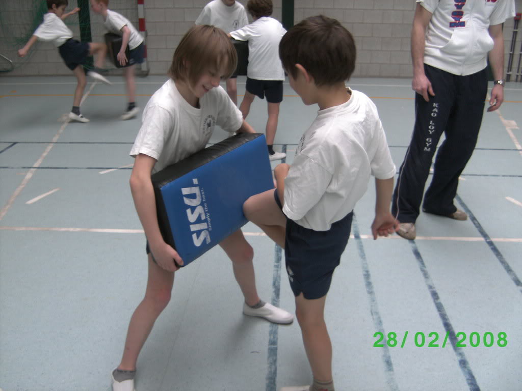 Initiatieles muay thai op basischool Reppel Jeugd015