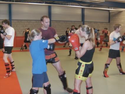 ***3/11/2008 ***3 jaar kao loy met gasttrainer Luc Meeus van Vikings Gym!*** Training3jaarkaoloy3nov2008091