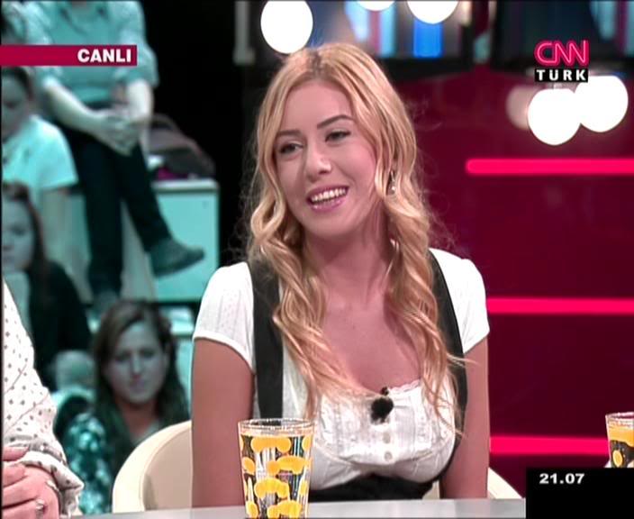 sinem kobal birsürü imzalık CNNTURK-April10210646mpg_000035990_