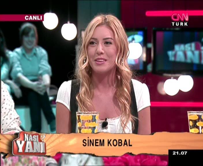 sinem kobal birsürü imzalık CNNTURK-April10210646mpg_000044430_