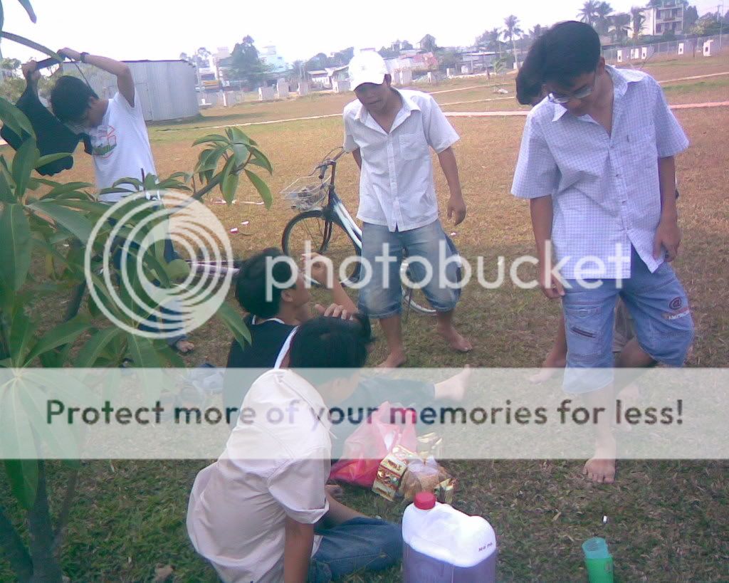 Day la` buoi picnic of cac mem B4 Anh038