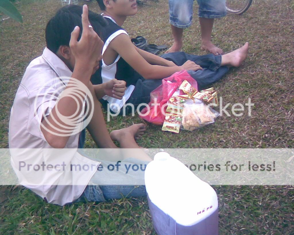 Day la` buoi picnic of cac mem B4 Anh039