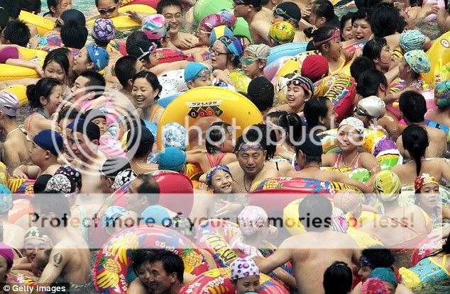 Is this the world's most crowded swimming pool? Thousands try to escape China's scorching heatwave Chineseswiming