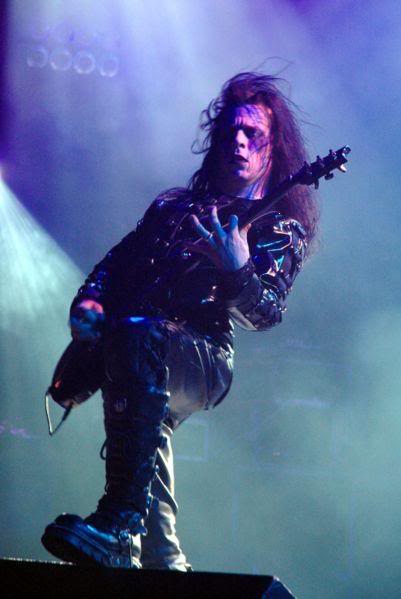 Dark Museo 401px-Cradle_of_Filth_2005_-_Paul_A