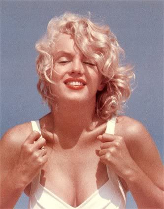 Un visage de poupée Marilyn-Monroe