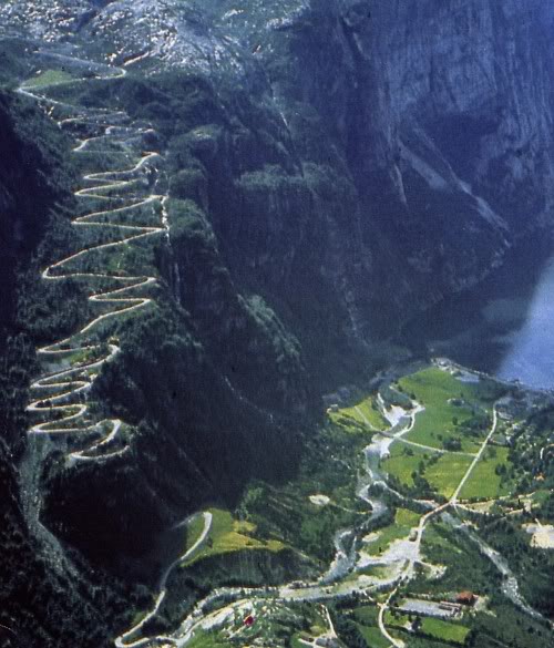 Las carreteras más bellas del mundo. Lacets_Lysebotn2