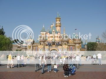 Tanti auguri DISNEYLAND: 53 anni! 360px-Castillo_de_Disneyland