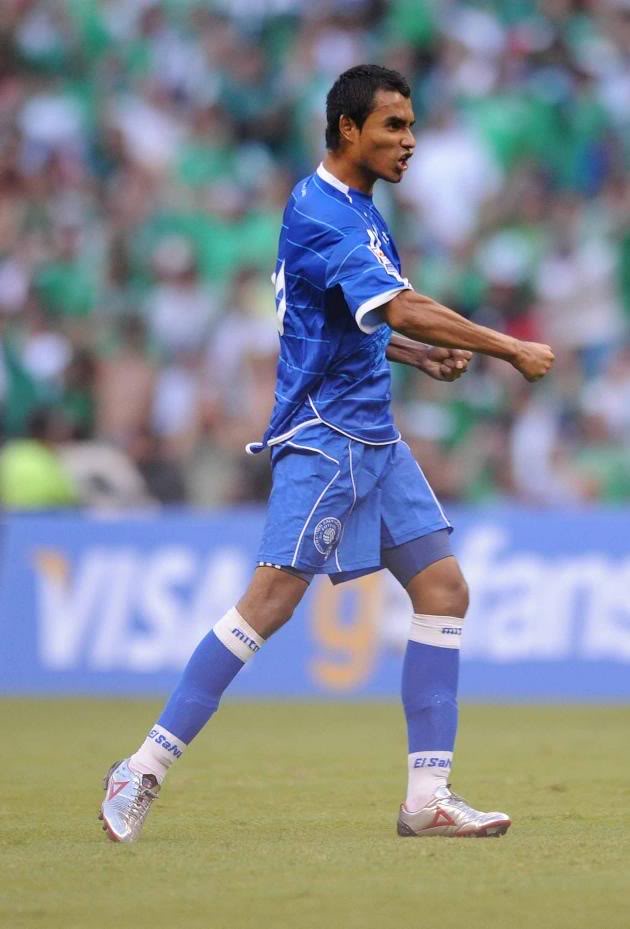 Rumbo a la Copa Mundo 2010: El Salvador 1 Mexico 4. JULIOMARTINEZ-2