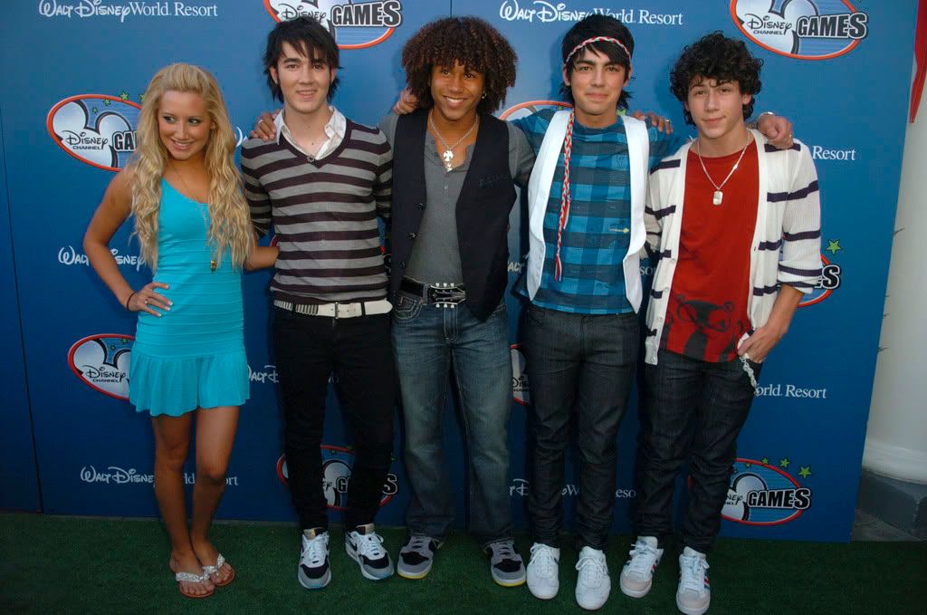 Disney Channel's All Star Party 4-1