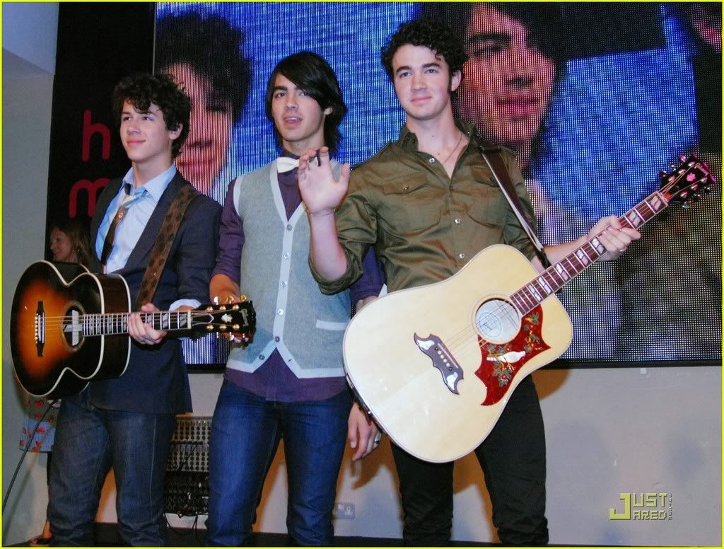 Jonas Brothers  HMV - Londres Jonas-brothers-hmv-london-10
