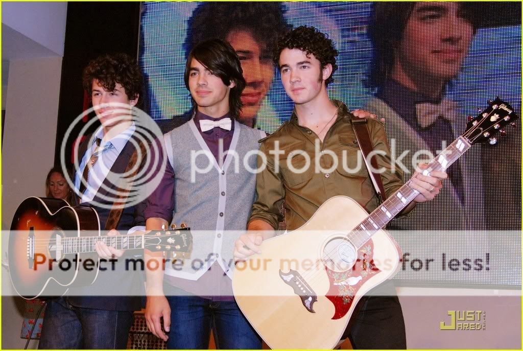 Jonas Brothers  HMV - Londres Jonas-brothers-hmv-london-27