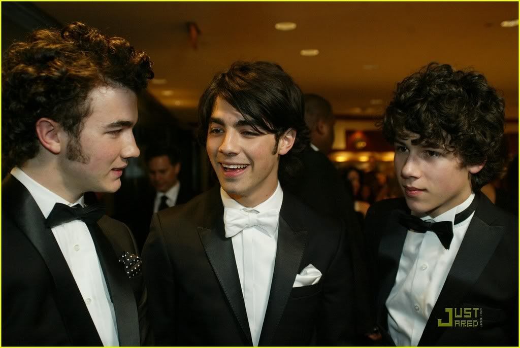 Cena en la Casa Blanca Jonas-brothers-white-house-corre-10