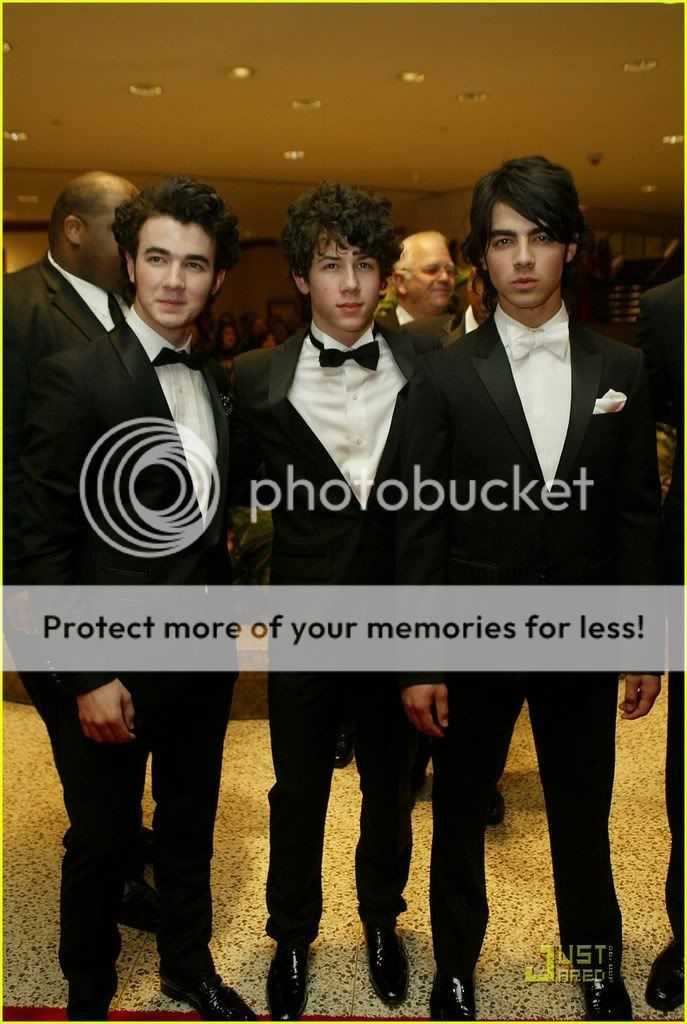 Cena en la Casa Blanca Jonas-brothers-white-house-corre-16