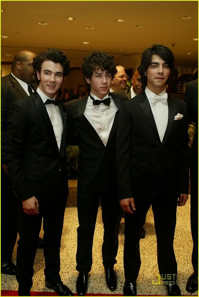 Cena en la Casa Blanca Jonas-brothers-white-house-corre-3