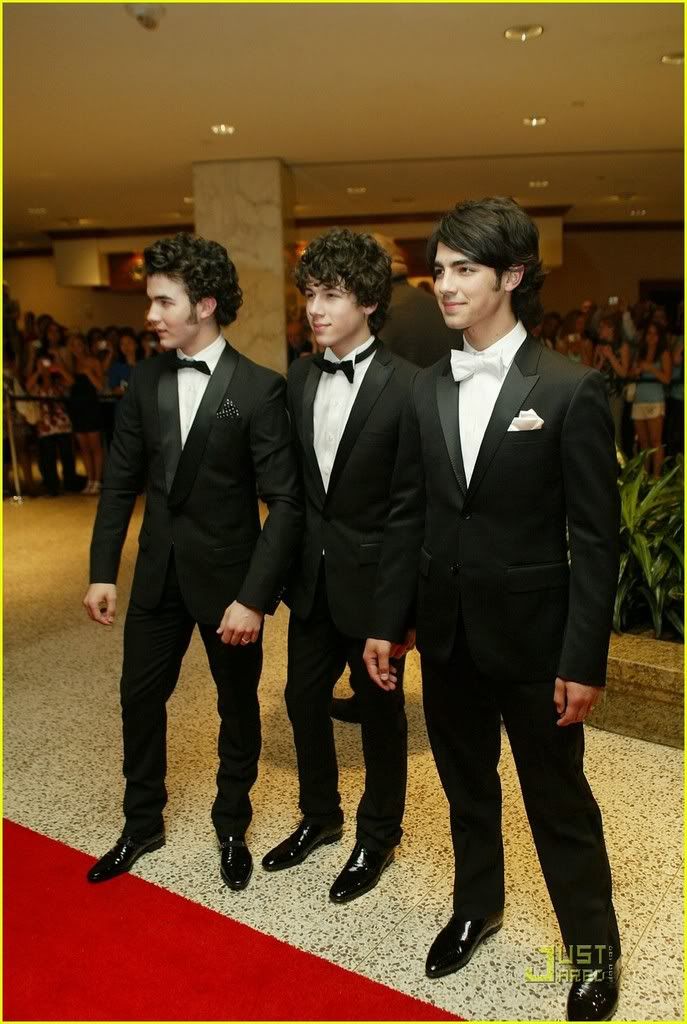 Cena en la Casa Blanca Jonas-brothers-white-house-corre-7