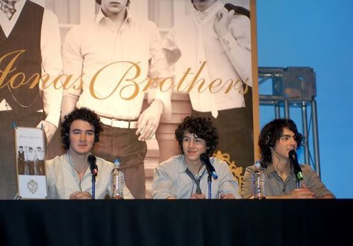 JONAS  BROTHERS  CONFERENCIA N MEXICO!! JONAS_BROTH143506