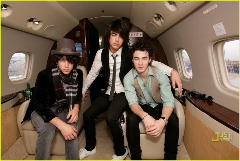 Jonas Brothers private jet Jonas-18