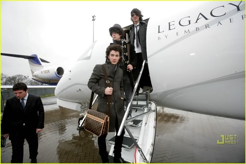 Jonas Brothers private jet Jonas-19