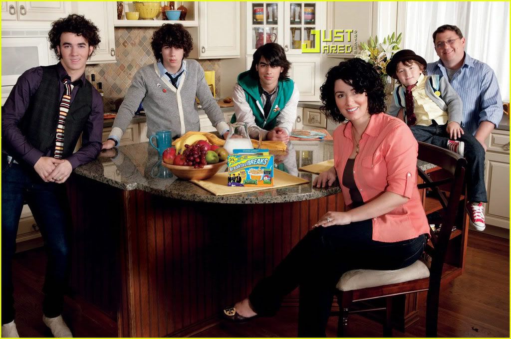 Fotos Breakfast Break comericaL Jonas-brothers-commercial-breakf-1