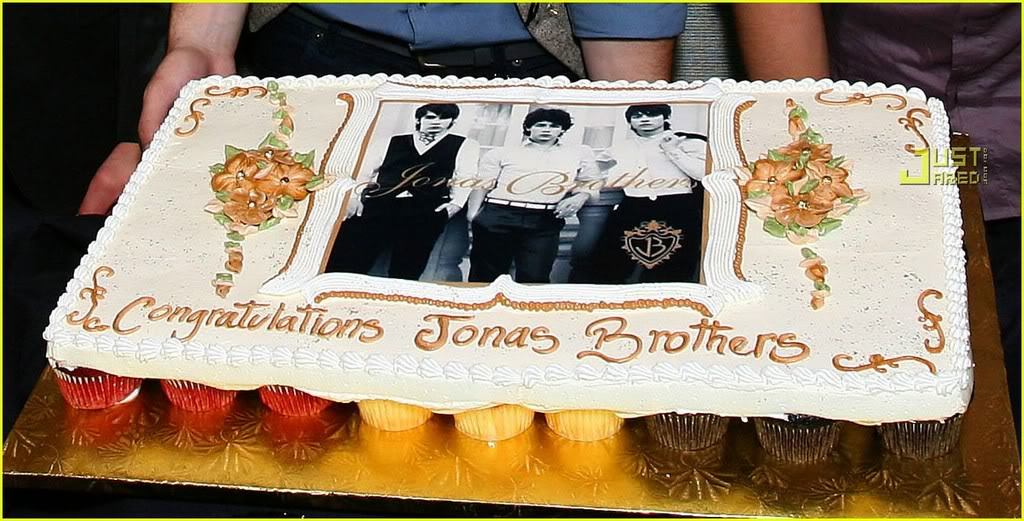 Festejo por Disco de Oro Jonas-brothers-gold-02