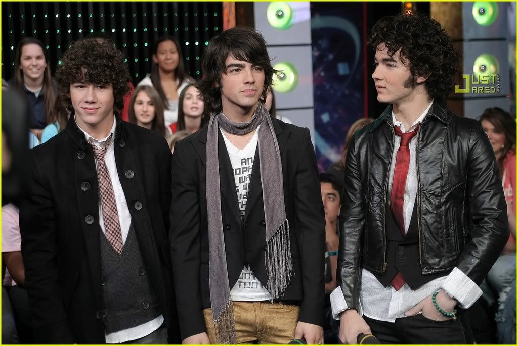 Festejo por Disco de Oro Jonas-brothers-gold-09