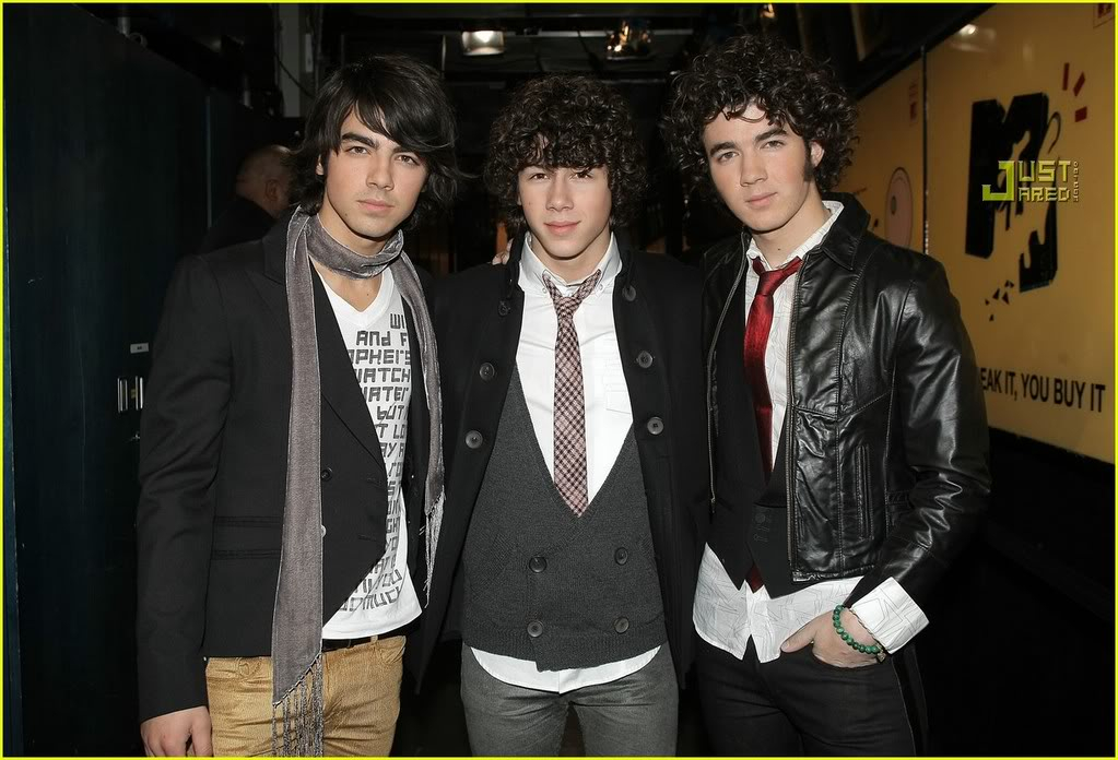 Festejo por Disco de Oro Jonas-brothers-gold-13