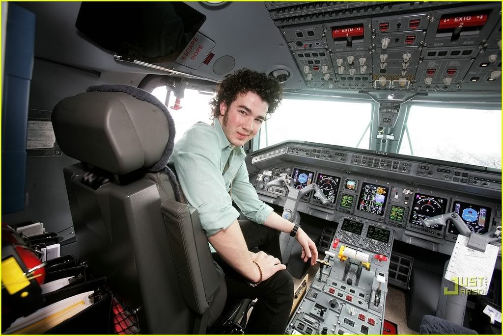 Jonas Brothers private jet Jonas-brothers-private-jet-08