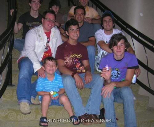 REGALAMOS INEDITAS Jonas_brothers_1179512941