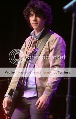 Concierto de anoche 20/3/08 Peke_jonas-brothers-cbs-3218-11